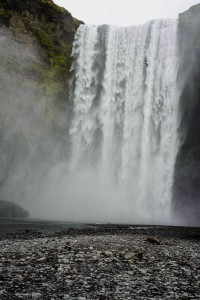 Wasserfall mit Möwe Wasserfall mit Möwe