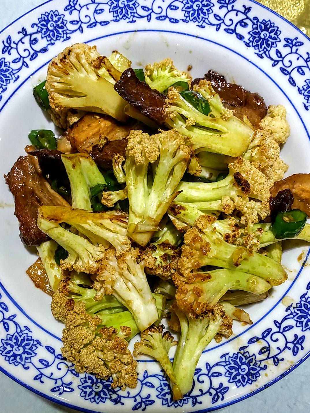 Cauliflower with pork and japanelos Cauliflower with pork and japanelos